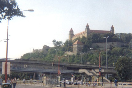 Grad.Bratislava.jpg (32919 bytes)
