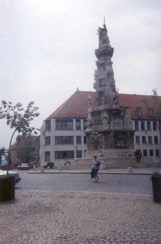 Stolp.Budapesht.jpg (38942 bytes)